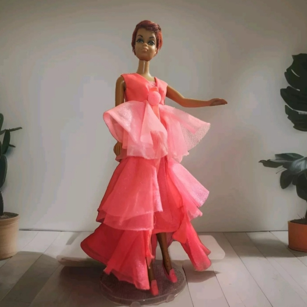 Vintage 1969 Julia Barbie in Vintage JULIA PINK FANTASY #1745 Dress.  JAPAN.